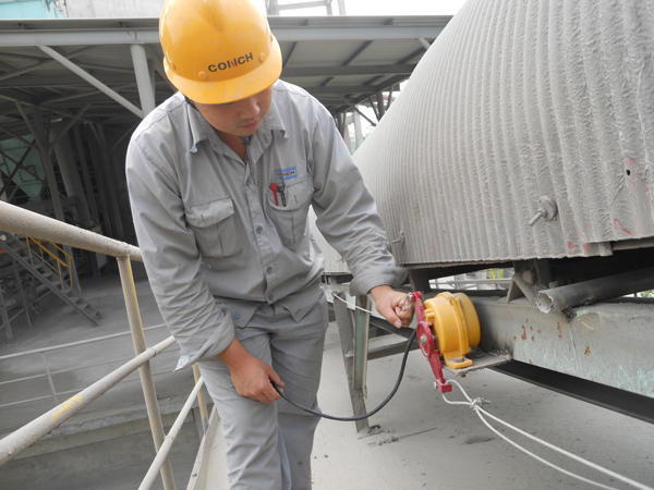 雙向拉繩開關(guān)安裝圖.jpg 雙向拉繩開關(guān)安裝圖.jpg