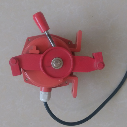 老式手動拉繩開關.jpg 老式手動拉繩開關.jpg